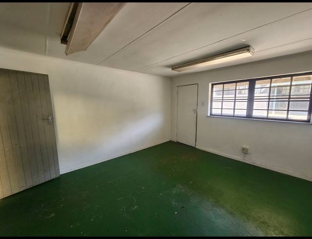 172M² WAREHOUSE TO LET IN WADEVILLE